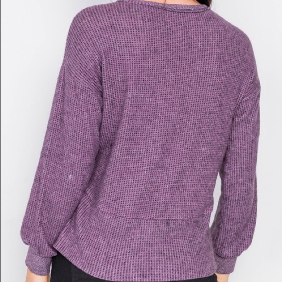 Long Sleeve Cross Front High-Low Cut Crop Top - Picture 2 of 4